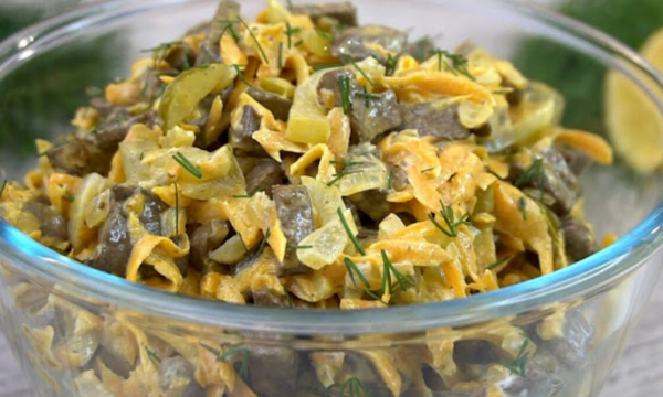 Рецепт забытого салата времен СССР: «Пассажирский» с печенью и солеными огурцами